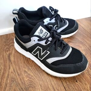 New Balance 997H kids Sneaker sz 2